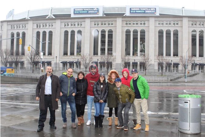 Contrasts VIP Private (We visited Harlem, Bronx, Queens, Brooklyn and Manhattan) - How the Guide Storytelling Works (and When to Ask Questions)