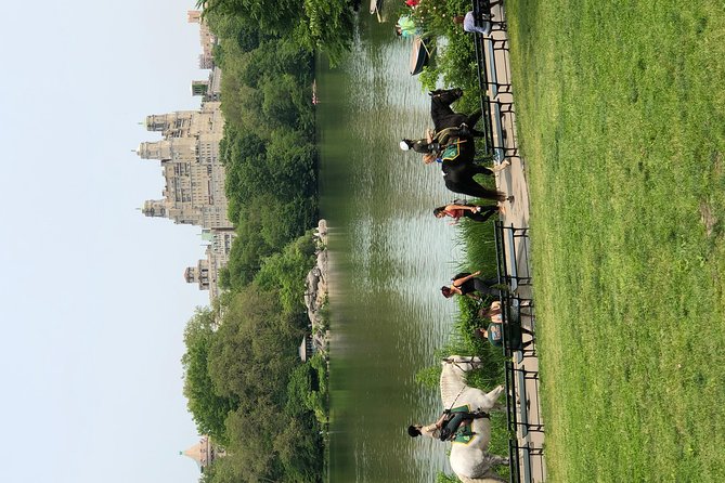 Deluxe Central Park Pedicab Tour - Stop 4: Alice in Wonderland statue and the Conservatory Water