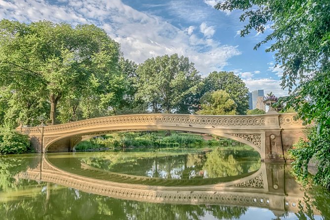 Deluxe Central Park Pedicab Tour - Finding your pedicab guide near the park entrance