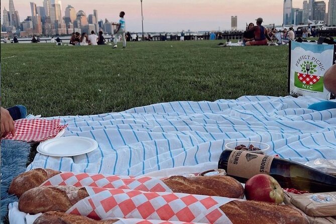 Deluxe Picnic for 2 (Grab and Go) - Pickup at 405 Central Park West vs. Hotel Delivery
