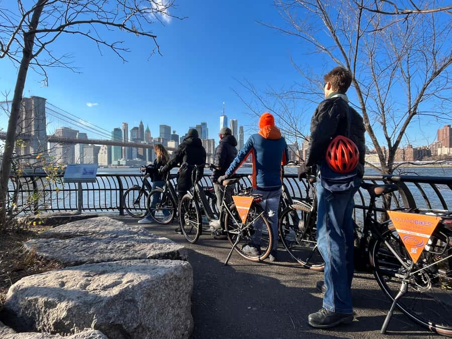 Downtown Bike Tour with Stylish Dutch Bikes or E-bikes! - E-Bikes vs Classic Gazelle Bikes: Choose the Right Effort