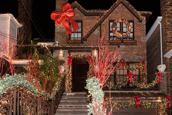 Dyker Heights Christmas Lights and NYC Skyline View Bus Tour - Brooklyn Bridge: One More Angle on the Way Home