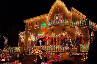Dyker Heights Christmas Lights and NYC Skyline View Bus Tour - Brooklyn Bridge Park: Skyline Photos Without the Chaos