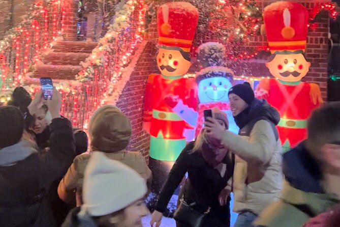 Dyker Heights Christmas Lights and NYC Skyline View Bus Tour - Guide Style: The Difference Between Seeing Lights and Enjoying the Story