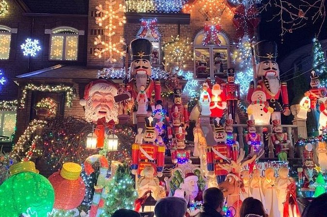 Dyker Heights Christmas Lights Tour - Dyker Heights for about an hour: the lights walk (and the reality of hills)