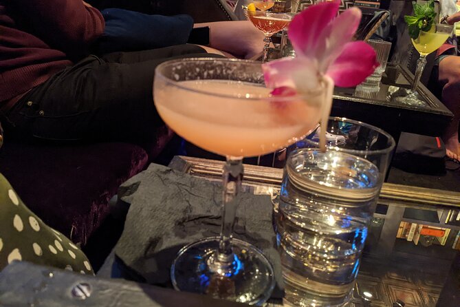 East Village Speakeasy (secret bars) Experience - East Village speakeasies at 4:45 pm: the pacing and meeting point that matter