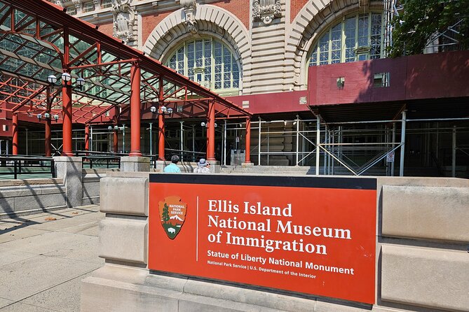 Ellis Island and Statue of Liberty Tour - Ellis Island Immigration Museum: making the most of 1 hour