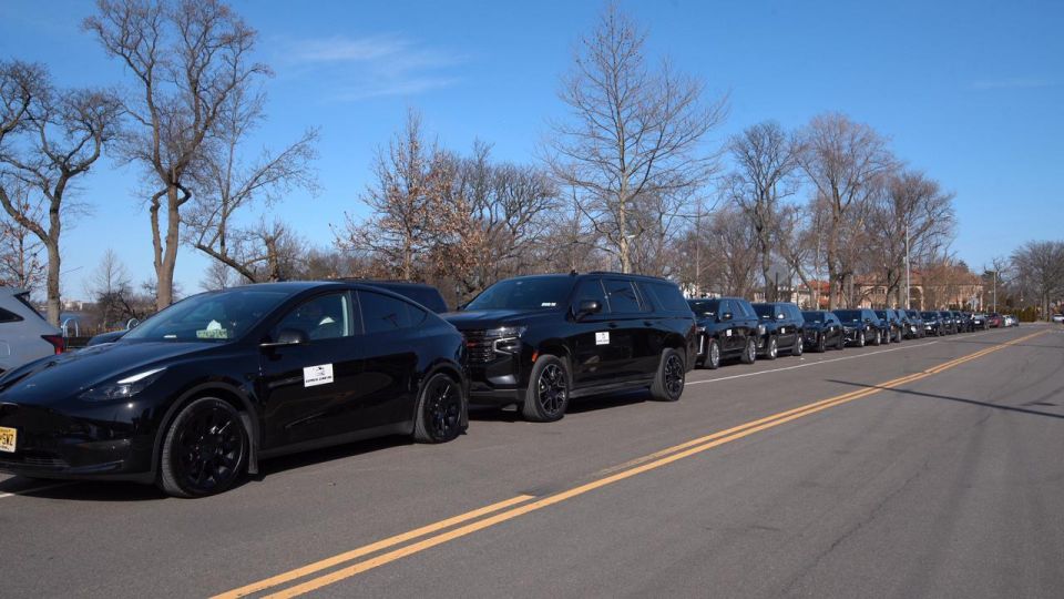 Express Limo Inc. - Airport pickups and hotel drop-offs: where transfers usually make or break a day