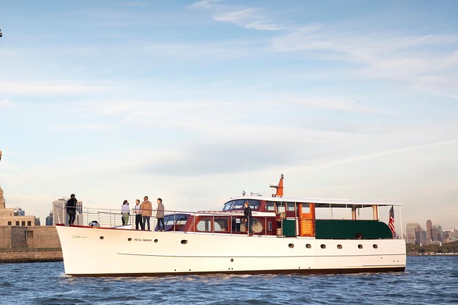 Fall Foliage Cruise on Yacht Full Moon from Chelsea Piers - A yacht cruise that keeps you on Manhattan’s doorstep