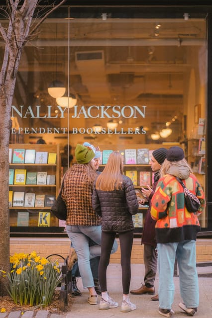 Fan Tribute: Taylor Swift in New York Walking Tour - A bookshop moment, plus the university campus stop