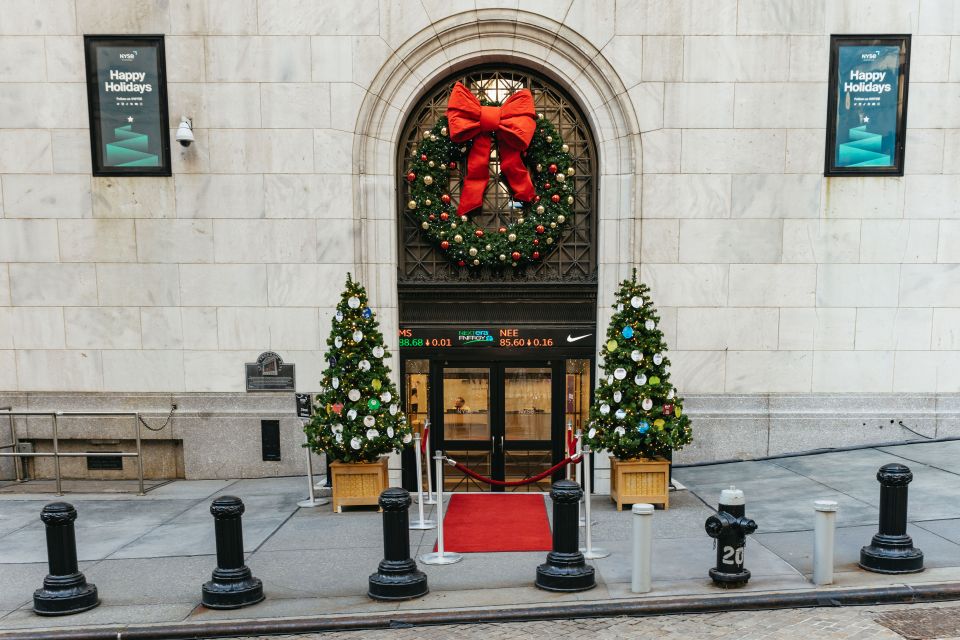 Financial Crisis Tour - Wall Street Proper: The Guided Part That Turns Sights Into Meaning