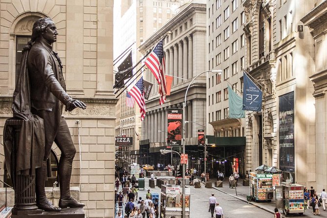 Financial Crisis Tour with a Finance Professional - Wall Street stop: the 2008 collapse, explained on the sidewalk