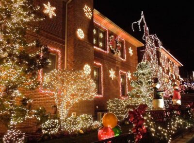 From Manhattan: 4-Hour Christmas Lights Luxury Bus Tour - The Route That Shows You More Than Dyker Heights