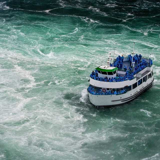 From New York City: Niagara Falls Guided Tour - Horseshoe Falls and photo time at Luna Park