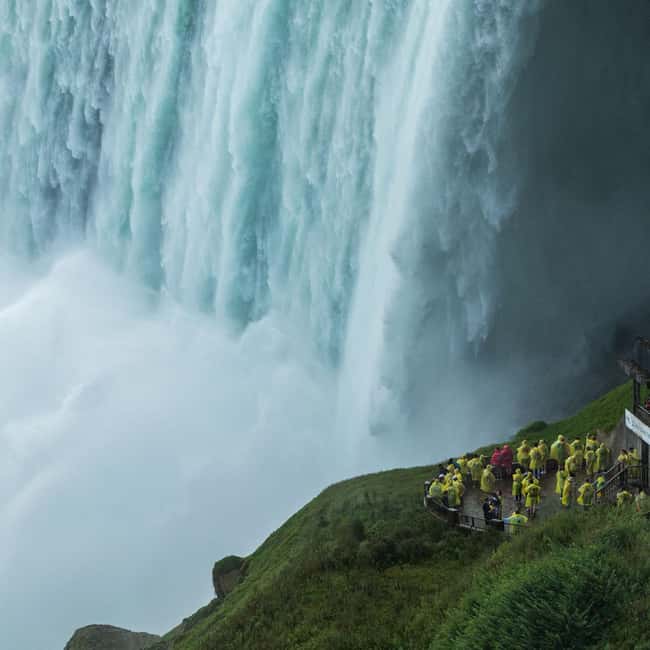 From New York City: Niagara Falls Guided Tour - Cave of the Winds and lunch: spend smart, eat what you actually want