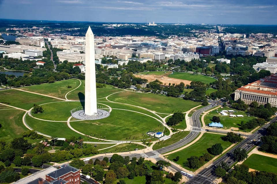 From New York City: Washington DC Sightseeing Tour - Lincoln Memorial: A Place That Changes the Mood