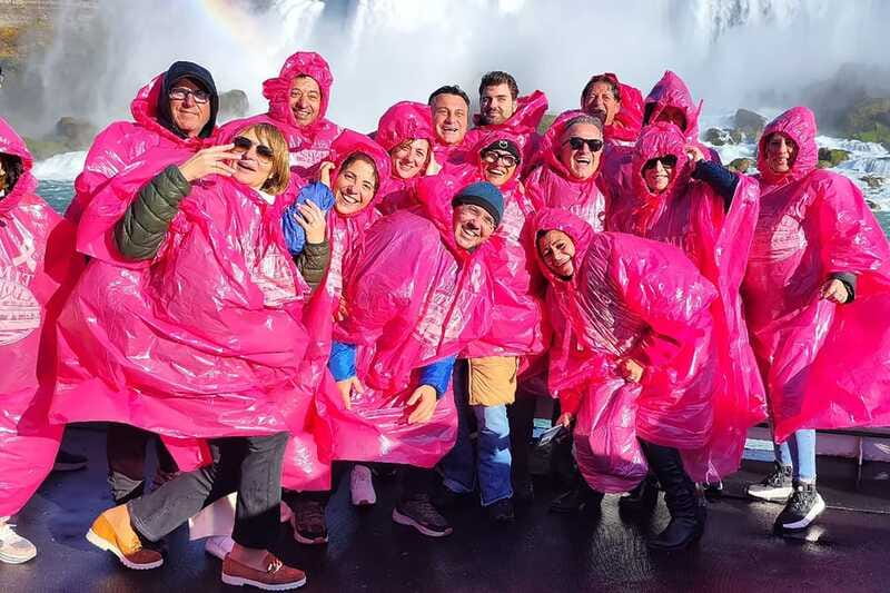 From NYC: Niagara Falls & 1000 Islands 3-Day Tour - The 1000 Islands cruise: seeing the river like a place, not a backdrop