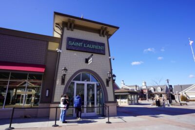 From NYC: Woodbury Common Premium Outlets Shopping Tour - Arrive Ready: How to Shop 220 Stores Without Losing Your Mind