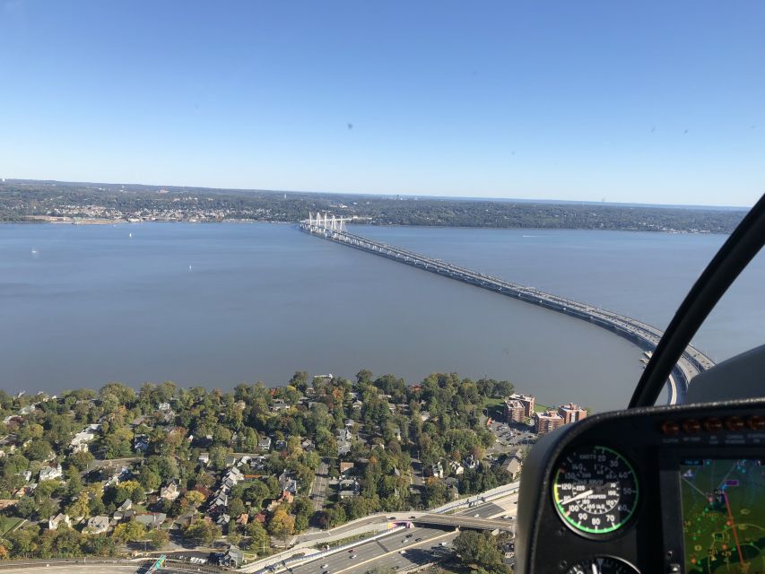 From Westchester: New York Helicopter Piloting Experience - The flight route: Westchester, Hudson River, and NYC skyline (without flying over NYC)