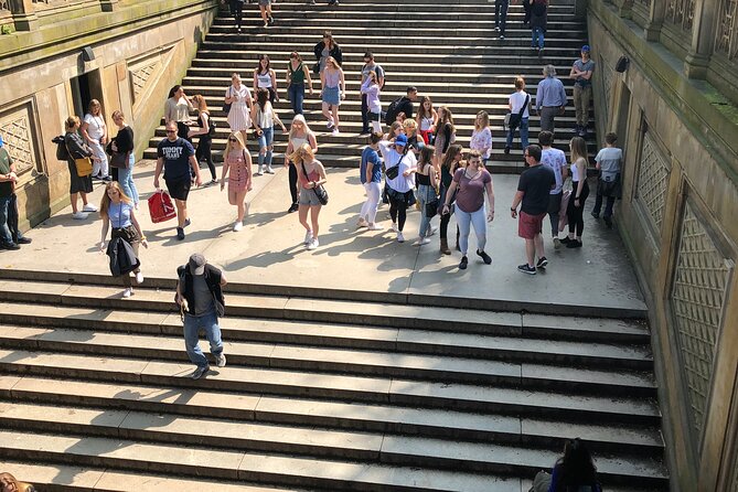 Gossip Girl Tour - Meeting at 1411 6th Ave: quick start, clear end