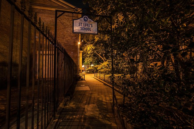 Greenwich Village Group Haunted Ghost Tour, in NYC - How to Dress and Stand on a Night Walk