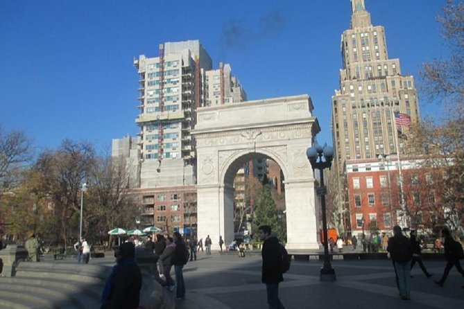 Greenwich Village Private Walking Tour - Start at the corner: getting your bearings at 385 6th Ave
