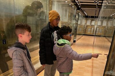 Griffins, Goblet & Gold: An Interactive Magical Arts Museum Tour - The guided walk: start at The Met and get your bearings fast