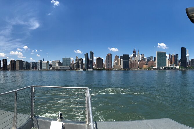 Guided tour in French of the Super Heroes - Meeting in Midtown: from Gregorys Coffee to DUMBO