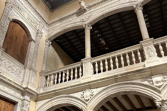 Guided tour of the MET in Spanish (Metropolitan Museum of Art) - Included admission, wardrobe, and Wi‑Fi: small perks that matter