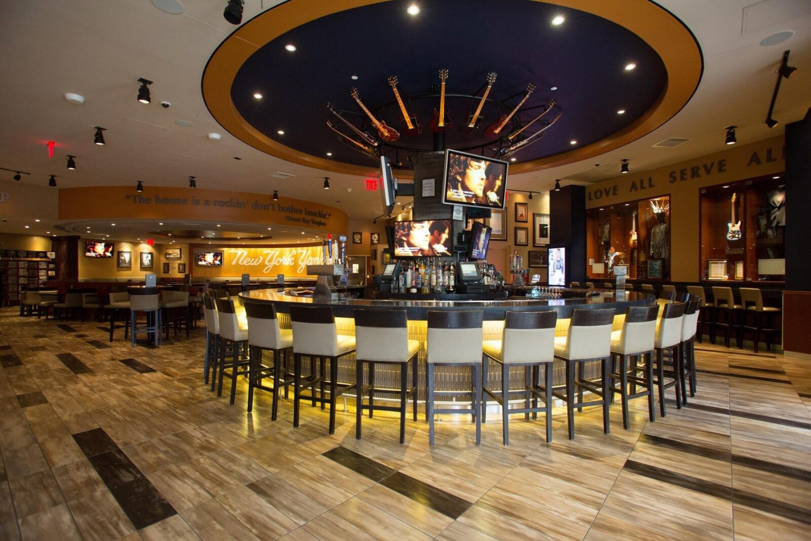 Hard Rock Cafe Yankee Stadium - Stop 3 at Hard Rock Café Yankee Stadium: the prix-fixe dinner that keeps things easy