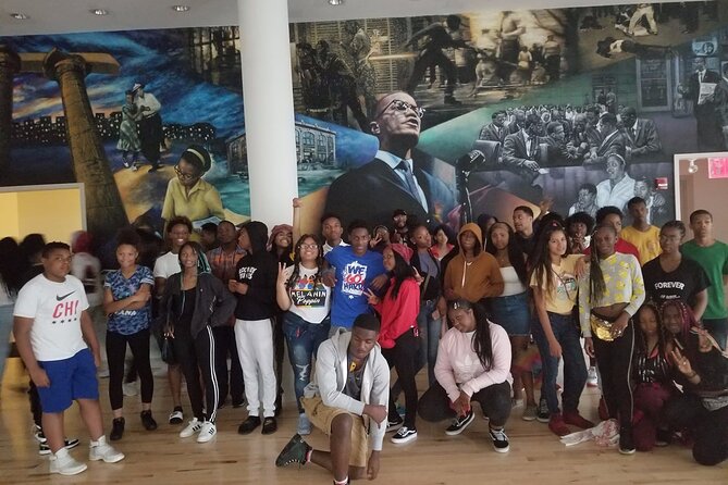 Harlem Civil Rights Multimedia Walking Tour - Apollo Theater Lobby Stop: History, Murals, and a Quick Photo Break