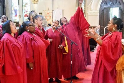 Harlem Sunday Morning Gospel Tour - The Apollo Theater stop: more than a photo op