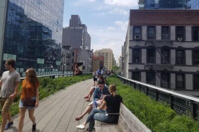 High Line & Hudson Yards Small Group Walking Tour - Start point at 32 Hudson Yards: quick and practical meeting logistics