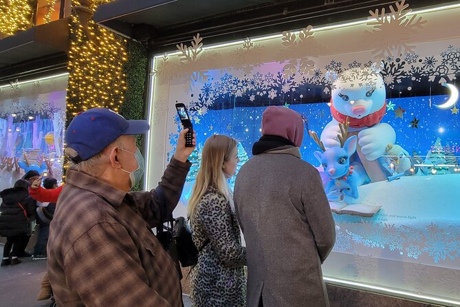 Holiday Lights Extravaganza Walking Tour - Bryant Park Winter Village: the break that also feels like the show