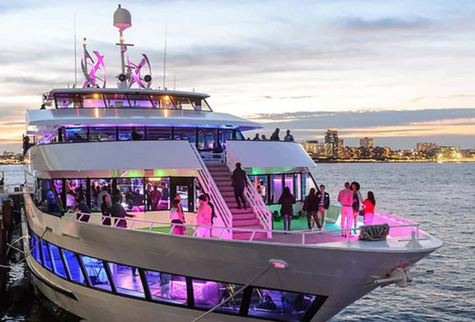 Hornblower Infinity New York New Year's Eve Party - Quick snapshot: what’s actually special here