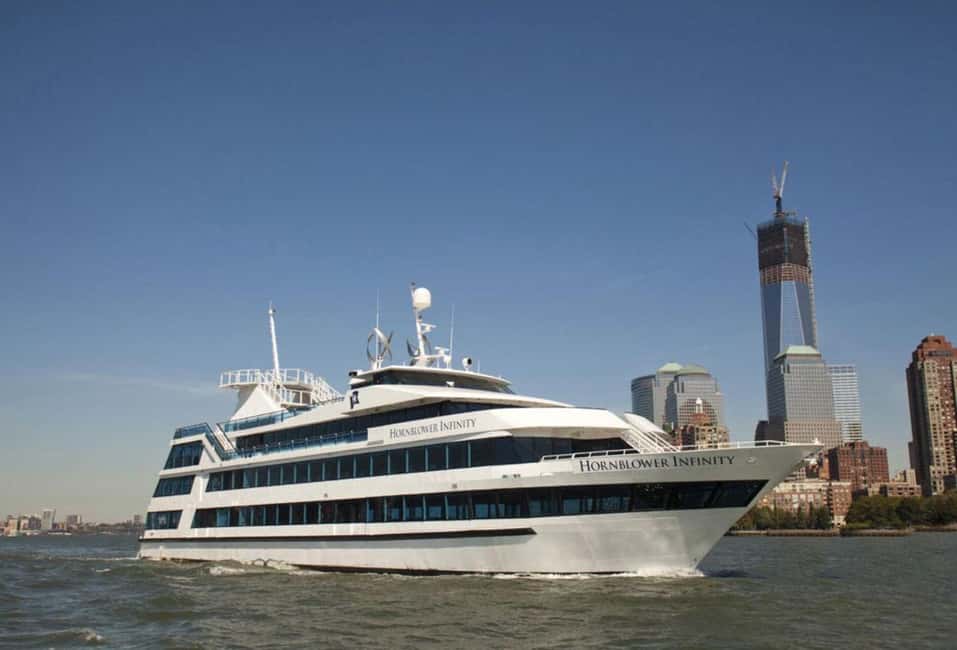 Hornblower Infinity New York New Year's Eve Party - Food and drinks: where the value is good, and where lines can ruin it