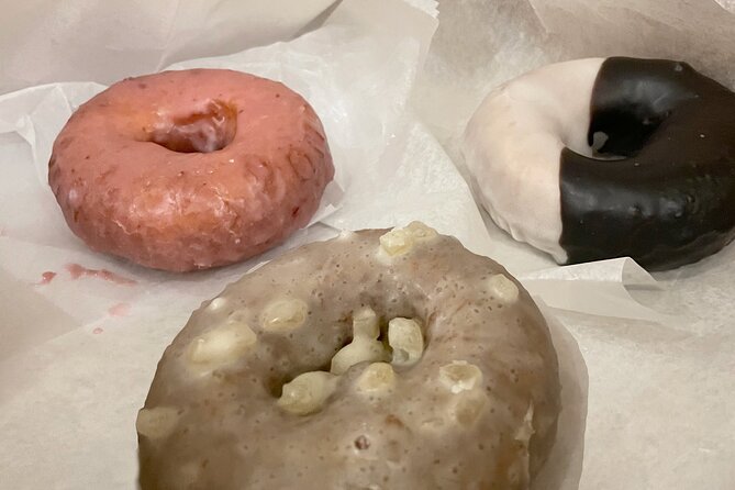 Iconic NYC Breakfast Food & Landmark Tour: Coffee, Bagel, Donut + - Bagel Market to Grand Central Terminal: Lox, Sandwich Logic, and the Whispering Gallery