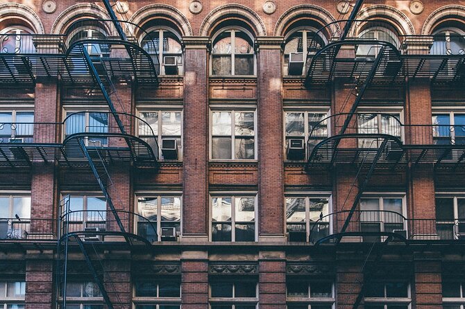 Immersive Murder Mystery in Manhattan - Scavenger Hunt Experience - Meeting at NYU and Running the Game on a Mobile Ticket