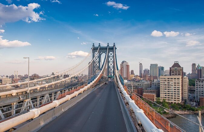 Lower Manhattan Bike Tour - Getting going: from the meeting point to Manhattan Bridge views