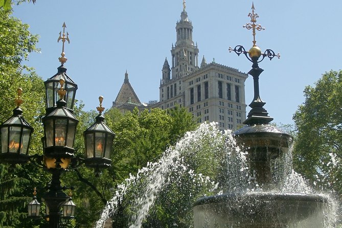 Lower Manhattan Self-Guided Walking Tour and Scavenger Hunt - Woolworth, City Hall, and the bridge views: classic NYC sightlines with clues