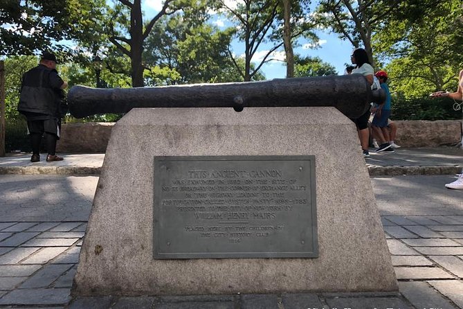 Lower Manhattan Tour: The Remnants of Dutch New Amsterdam! - Bowling Green: where the Dutch imprint gets a name