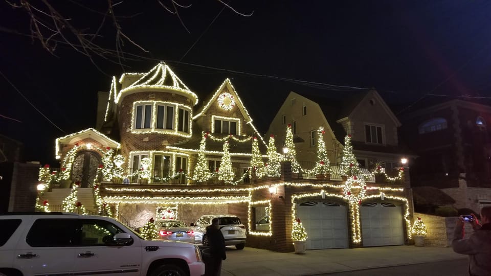 Magnificent Christmas Lights Tour of Dyker Heights Brooklyn - Key things you’ll notice on this Dyker Heights tour