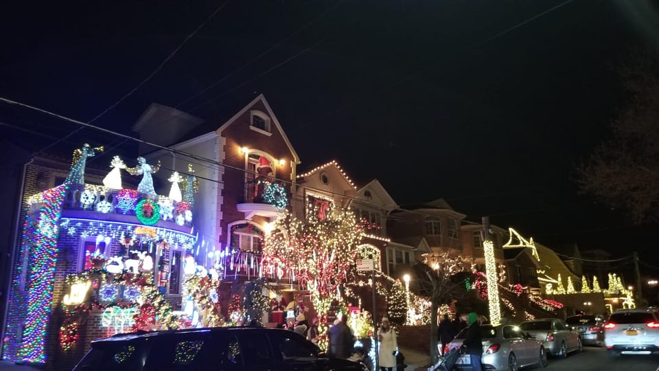 Magnificent Christmas Lights Tour of Dyker Heights Brooklyn - Should you book the Magnificent Christmas Lights Tour of Dyker Heights?