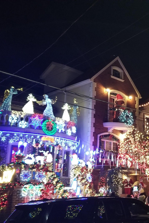 Magnificent Christmas Lights Tour of Dyker Heights Brooklyn - Photo strategy: getting your Manhattan skyline shots at the right moment
