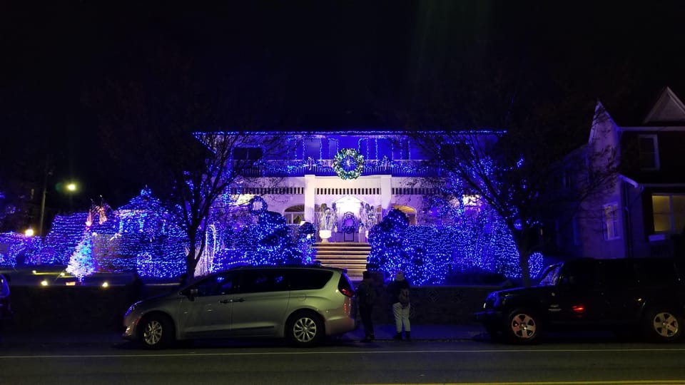 Magnificent Christmas Lights Tour of Dyker Heights Brooklyn - Guide quality: the hidden difference between a good and great lights tour