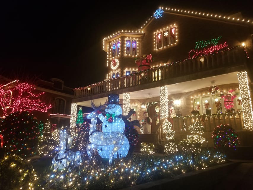 Magnificent Christmas Lights Tour of Dyker Heights Brooklyn - Who this tour is best for