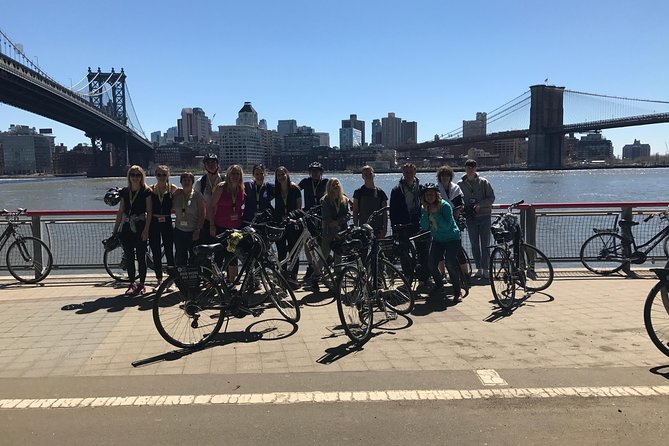 Manhattan and Brooklyn Bridge Bicycle Tour - Guide energy: why the narration matters on a 2.5-hour tour