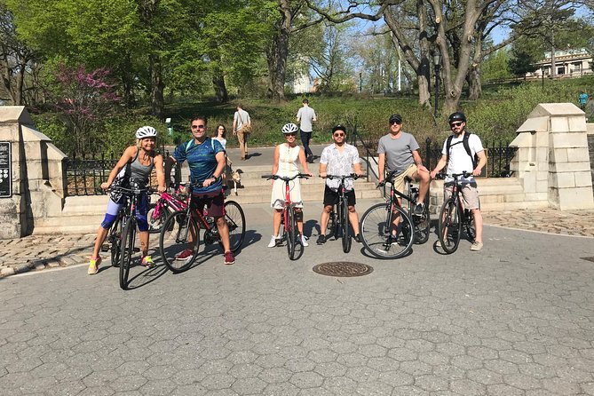 Manhattan Neighborhoods Bike Tour - Hudson River Park (30 minutes): the best kind of straight line