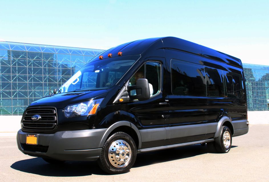 Manhattan: Shared Transfer to or from LaGuardia Airport - Meeting your driver at LaGuardia: the Welcome Center step you should not skip