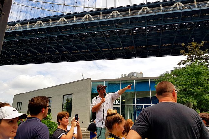 Manhattan to Brooklyn NYC Walking Tour: Brooklyn Bridge and Dumbo in Spanish - Key takeaways